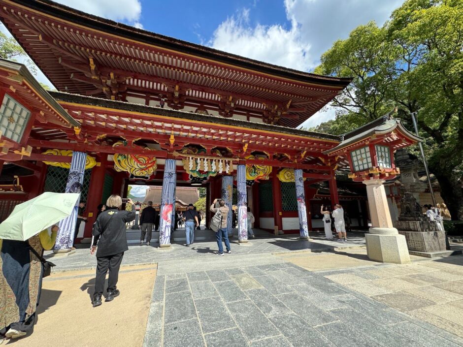 よく晴れた空の下の太宰府天満宮